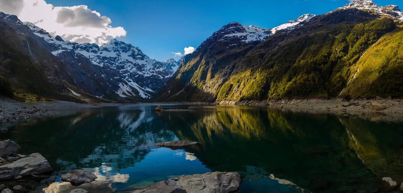 Lake Marian in de Darran Mountains, Nieuw-Zeeland